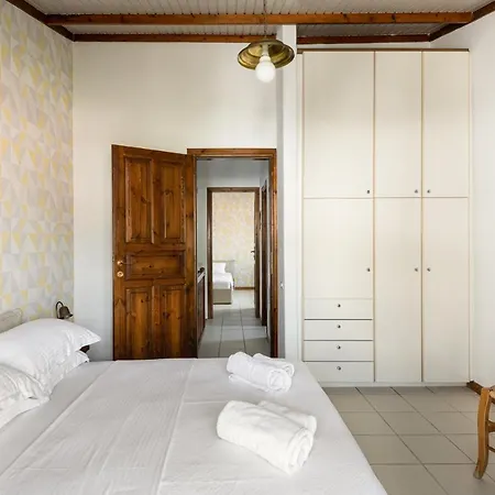 特里考夫海滩酒店 4*