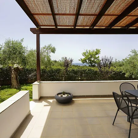 特里考夫海滩酒店 4*