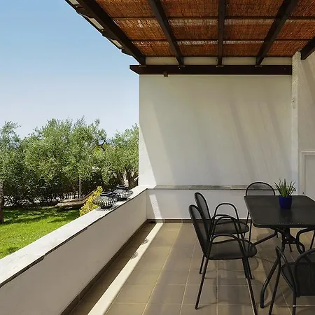 特里考夫海滩酒店 4*